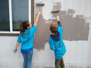 Painting at Calapooia | Photo by Arwen McGIlvra